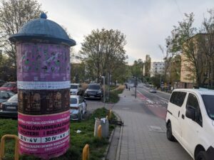 Read more about the article Skuteczne plakatowanie w Gdyni – jak dotrzeć z przekazem do lokalnej społeczności?